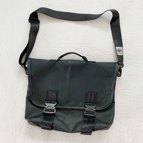 Defy Bags Other - RARE🔥 Defy Bags Large Recon M35 Messenger Bag, Black